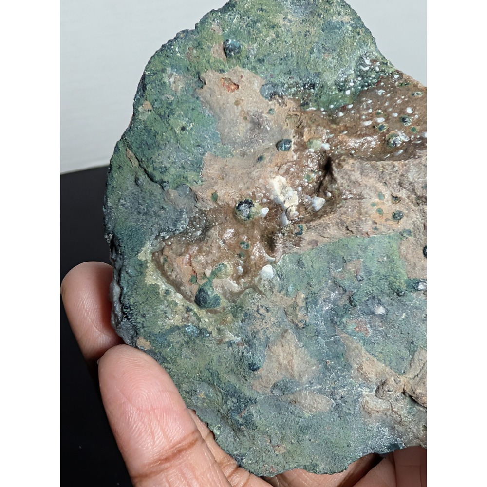 Small Amythyst Geode Cluster - Picture 7 of 8